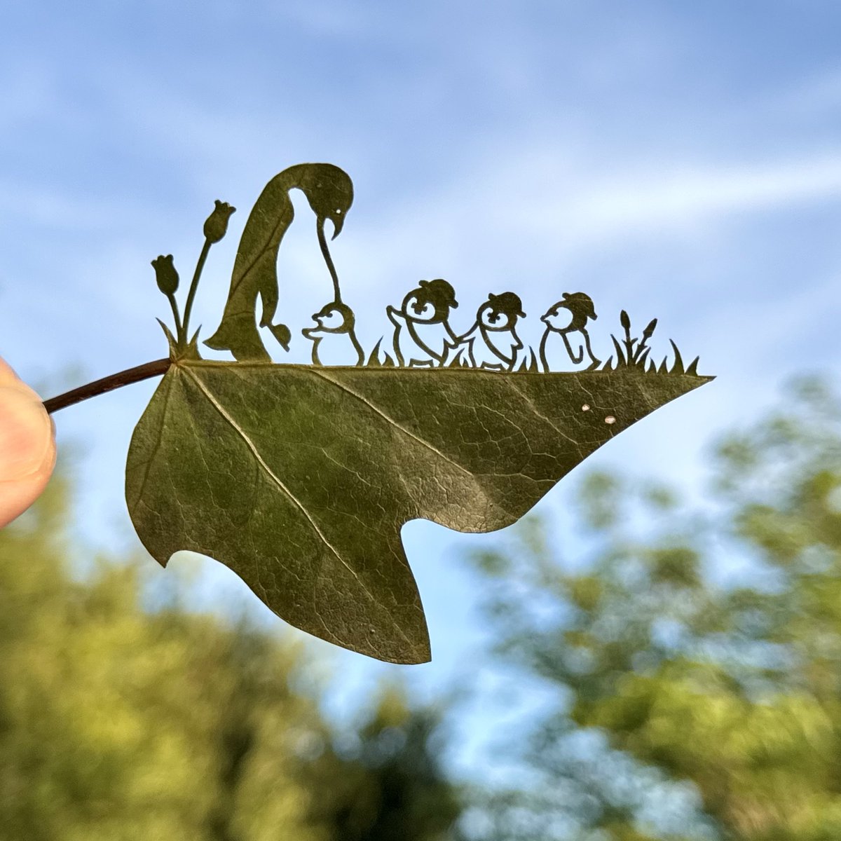 lito_leafart's tweet photo. ｢帰ったらまたぎゅってしてあげるから、約束｣

今日4月25日は…
#世界ペンギンの日 https://t.co/8PDTKfeRbS