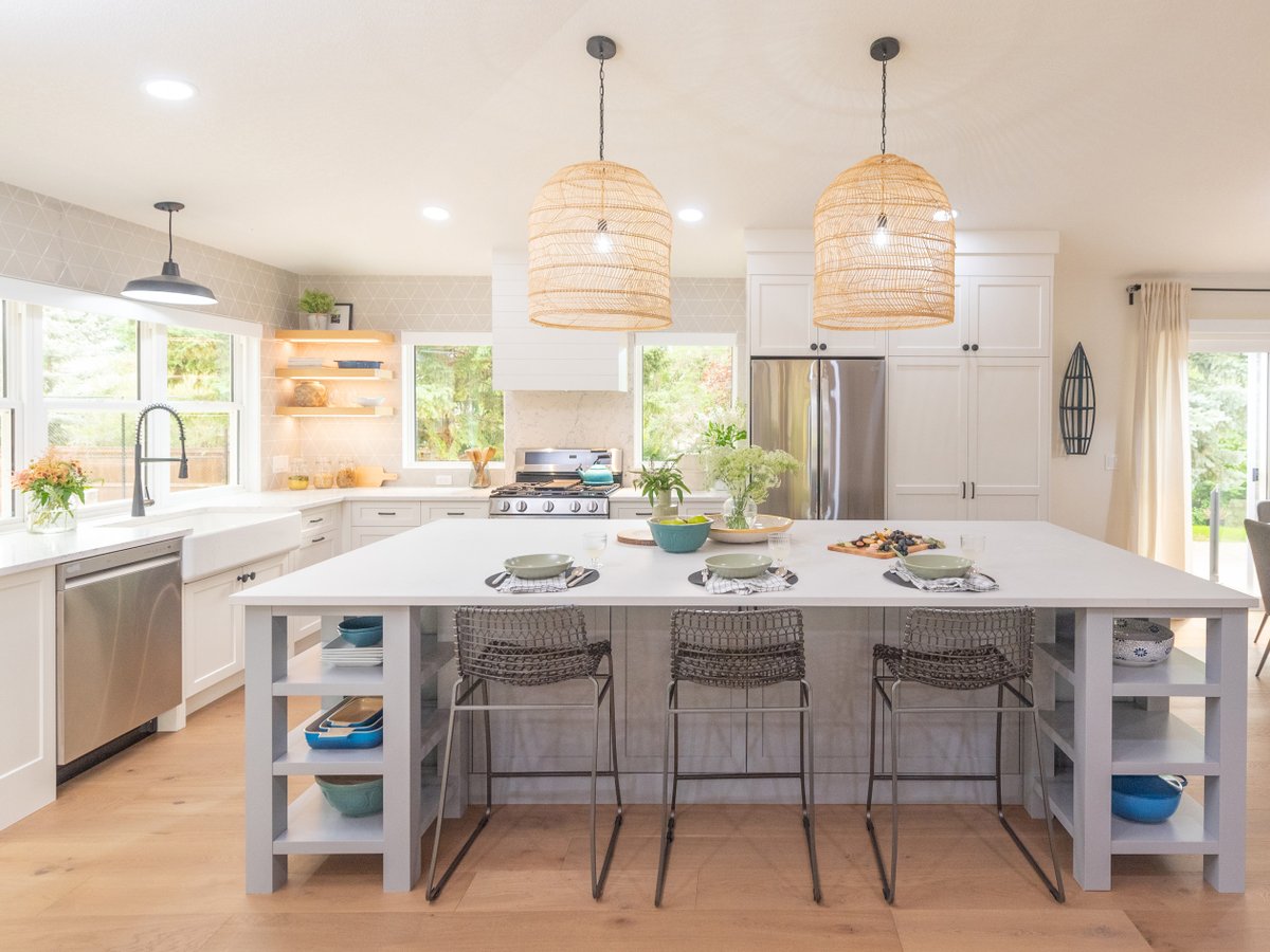 Drew and Jonathan Scott have some sleek kitchen decorating ideas up their sleeves. >> hg.tv/3xOysHH