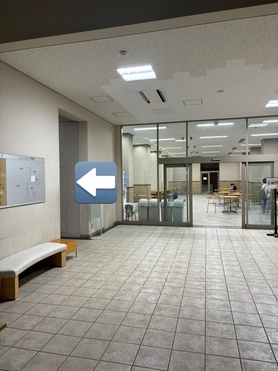 icunesco's tweet photo. 【部室への行き方】

写真1枚目：ファミマがある方のD館(西棟)に入る
↓
2枚目：ベンチ横を左手に進む
↓
(階段かエレベーターで3階へ)
↓
3枚目：3階踊り場を右へ進む
↓
4枚目：左奥の部屋に入る https://t.co/8Ud2TY9e86