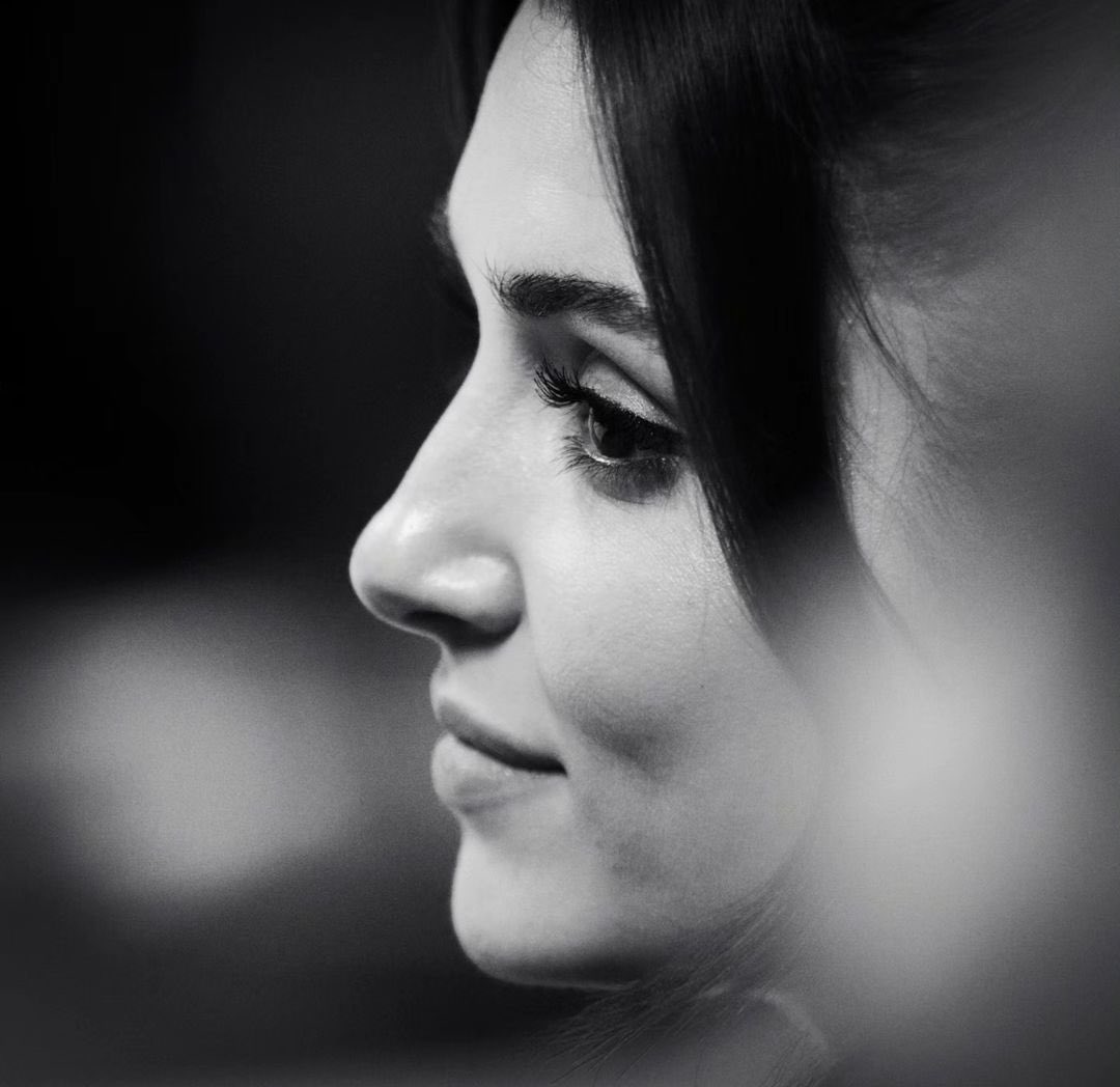 amoures_es's tweet photo. O kara göze kara kaşa ben ki kurban 🖤👁️🫠

#HandeErçel https://t.co/eoxgavL8cu