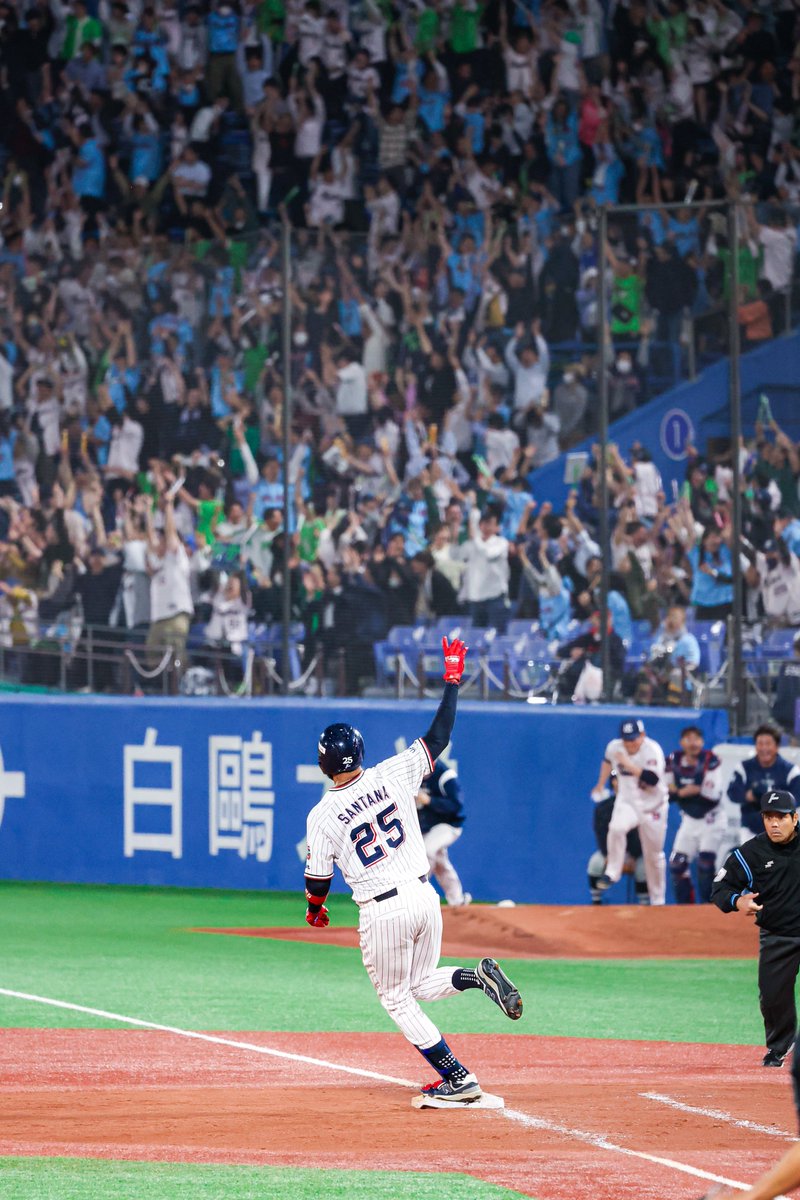 ys_7377's tweet photo. ミンゴ！！！！！！！ありがとう！！！！！！
見事なサヨナラホームラン🙌🏻✨✨✨
#サンタナ
#swallows https://t.co/MNEzDJdKAL