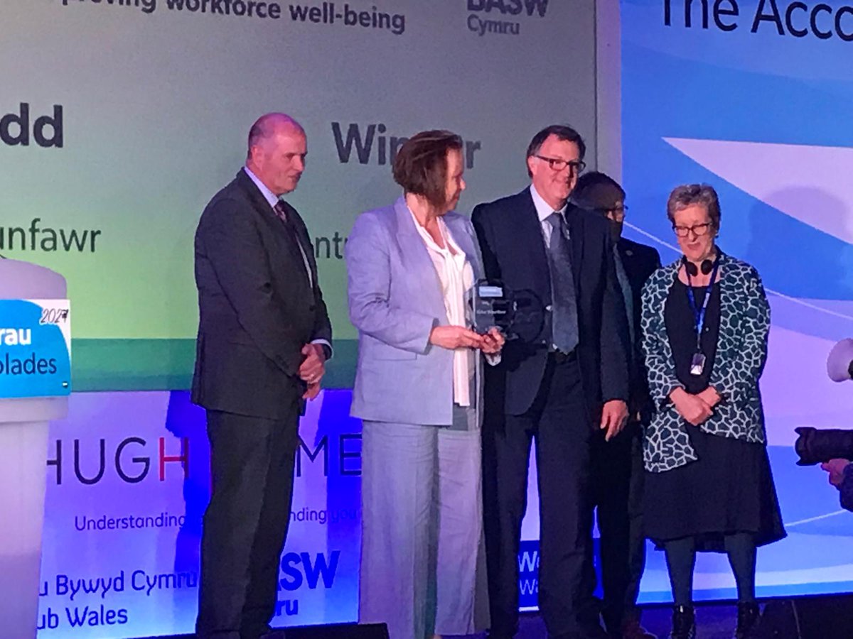 Congratulations @AnturWaunfawr on winning the Looking After and Improving Workforce Wellbeing award at @SocialCareWales #2024Accolades

We were proud to sponsor this fantastic award, presented by our Co-Chair Andrew Pennington.

#SocialWorkWales @WeCareWales @lshubwales