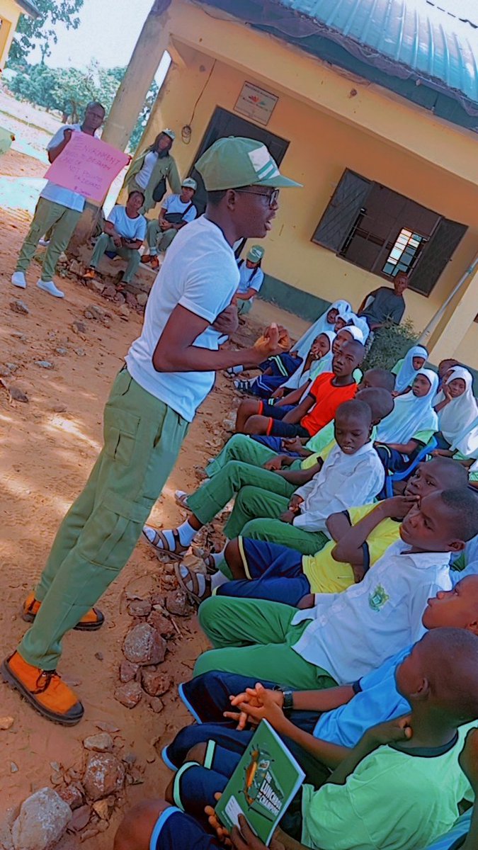 Yesterday, I attended a sensitization event at GSS Kwandere with fellow CDS members. I had the opportunity to address students about Waste Management and combating plastic pollution.
#NYSC #CDS #WasteManagement #StopPlasticPollution