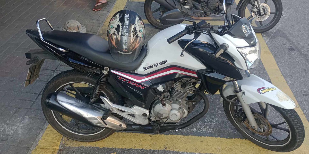 Quem pode ajudar roubaram minha. Moto. No 155 dentro da vila onde eu moro placa LTH9927