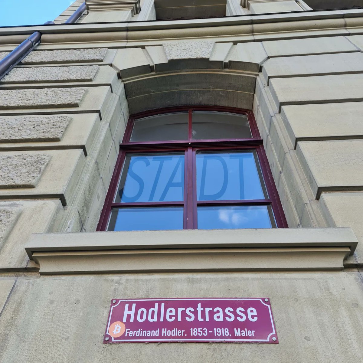 Lady_Block_Jane's tweet photo. How hodle is your street? The Hodl-Street is the most famous selfie-spot for Bitcoiners in Bern, Switzerland.
#showplace #sideseeing #hodlerstrasse #bern #Switzerland #bitcoin https://t.co/X0IzCEh9J4