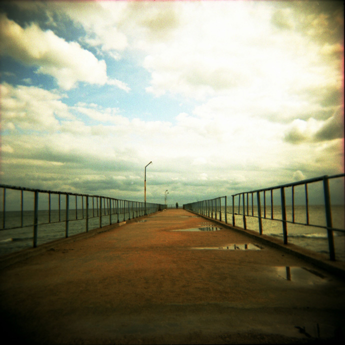 Untitled by Tolstov Vadim
#filmphotography #affection #fineartphotography #photography #holgacamera @lomography #mediumformatfilm #analogphotography #120filmphoto #heylomography #shootfilmmag #lomography #square #analogmagazine #abstract #fineart #holga #bridge #construction…