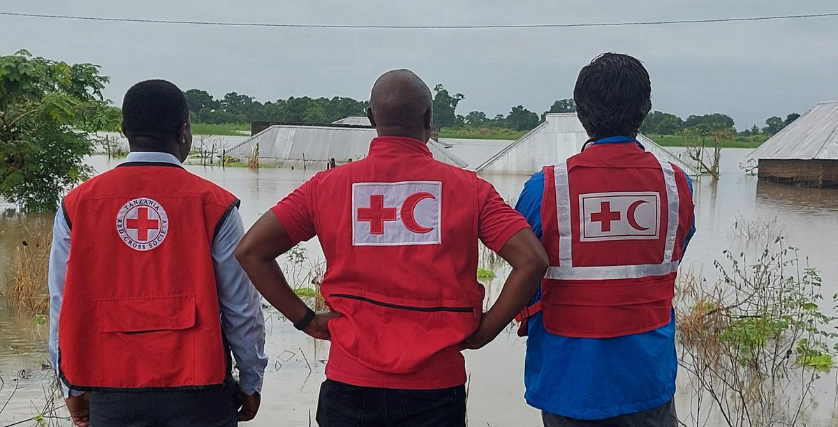 “Only boats are working in the flooded areas. It took four hours to reach a marooned village and the scenes are devastating,” @mutindadaniel4, @IFRC Disaster & Climate Crises Delegate. He's in Tanzania assessing the severe floods with @trcs1962. Over 85,000 people are displaced.