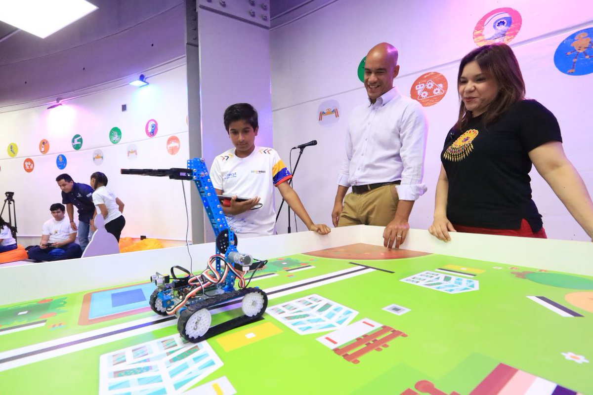 Inauguramos el primer Meganúcleo de Robótica Educativa en Miranda, un espacio para que nuestros niños, niñas y jóvenes se involucren y conozcan el mundo de las nuevas tecnologías, además de incentivarlos a desarrollarlas. Este primer núcleo está ubicado en Los Teques y atenderá…