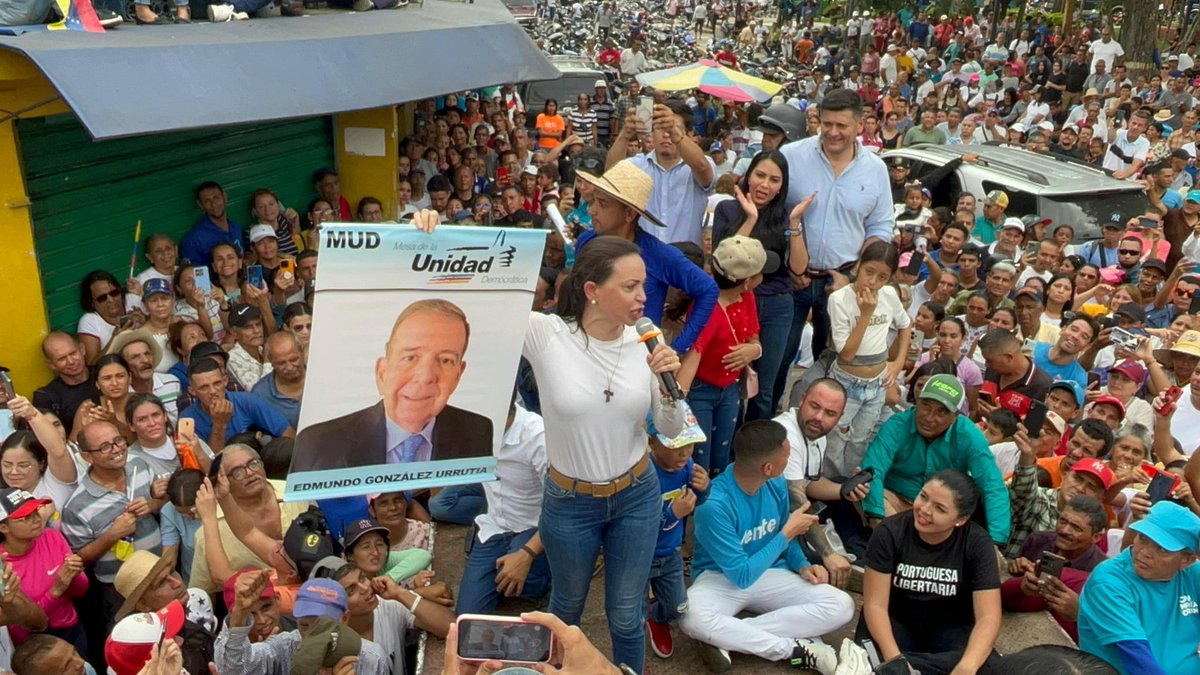 @ReporteYa @MariaCorinaYA @VenteVenezuela ORGULLOSA DE VZLA! Estoy FELIZ! María Corina ES CONFIANZA Edmundo la vía segura para VOTAR! Venezuela será libre! Hoy en #Portuguesa #Chabasquen @MariaCorinaYA @EdmundoGU