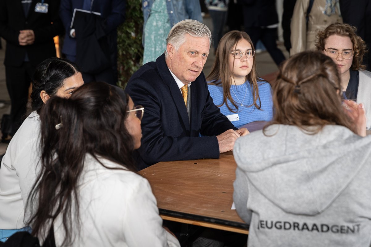 📣 De Koning neemt deel aan het “Groot Debat” in het kader van “Gent Europese Jongerenhoofdstad 2024”. 750 jongeren tussen 16 en 18 jaar discussiëren er met elkaar en met politici over zes thema’s die hen aanbelangen.