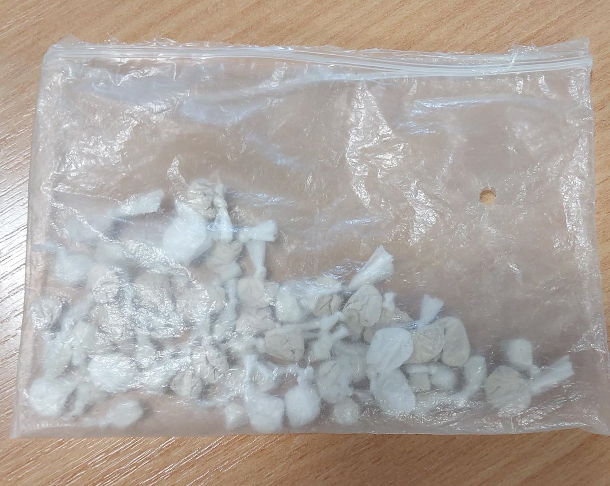 #OpAdvance | We’ve arrested a 21-year-old man from #Birmingham on suspicion of possessing class A drugs with intent to supply. He was arrested by @SmethwickPolice officers on Trinity Road, in Smethwick. We’ve seized 50 wraps of suspected drugs, lots of cash and a moped.