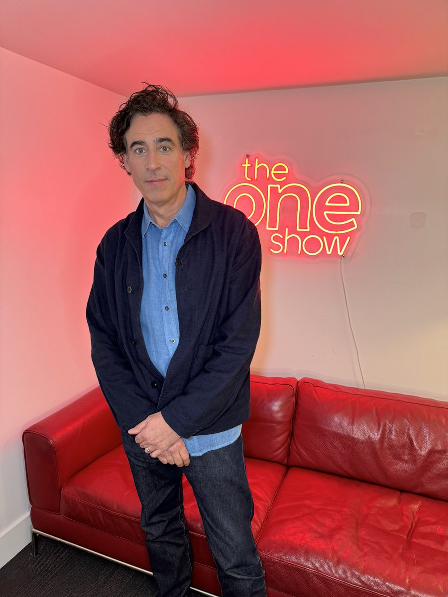 Ready for check-in! 🧳 @StephenMangan has arrived at #TheOneShow and is ready to unpack his new reality game show, 'Fortune Hotel' 👀 Watch him live at 7pm 👉 bbc.in/3UvkbZd