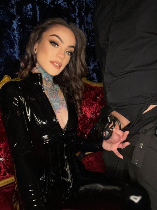 Watch 💸 GODDESS LILY 💸's leaked NSFW photo on TwXstars