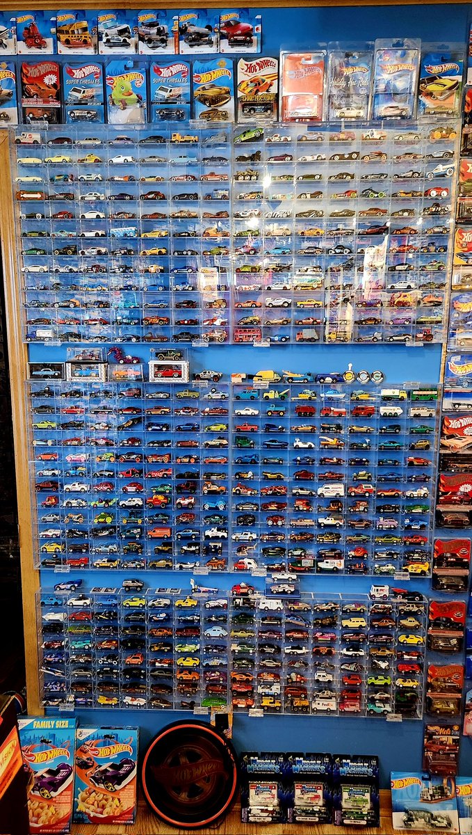 Everything is buttoned up. I'm going to take a nap! #HotWheels #carneydisplaycase #diecast #toycollector