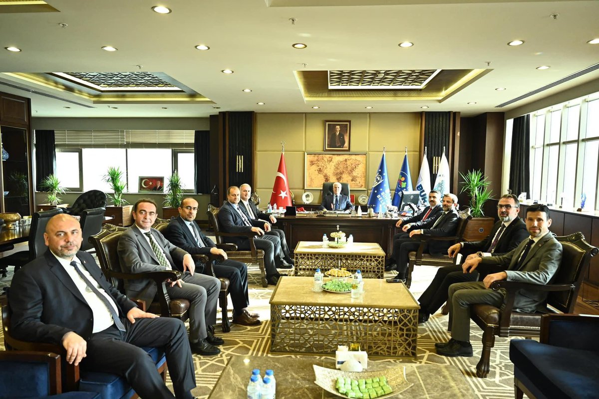 Bursa Büyükşehir Belediye Başkanı Mustafa Bozbey’i makamında ziyaret ettik. Görevinde başarılar ve kolaylıklar dilerim.