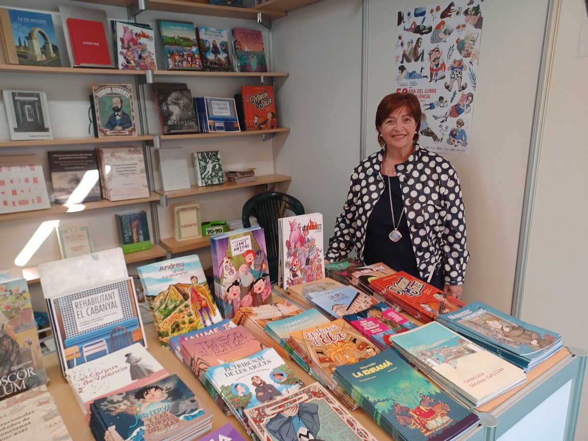 La presidenta de l’Acadèmia, Verònica Cantó, ha assistit a la celebració del Dia de Les Corts i a la inauguració de la 59 edició de la Fira del Llibre de València.