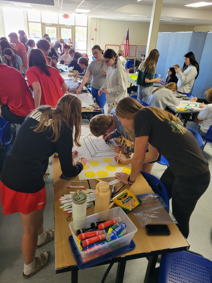 Lindsay Six tweet media