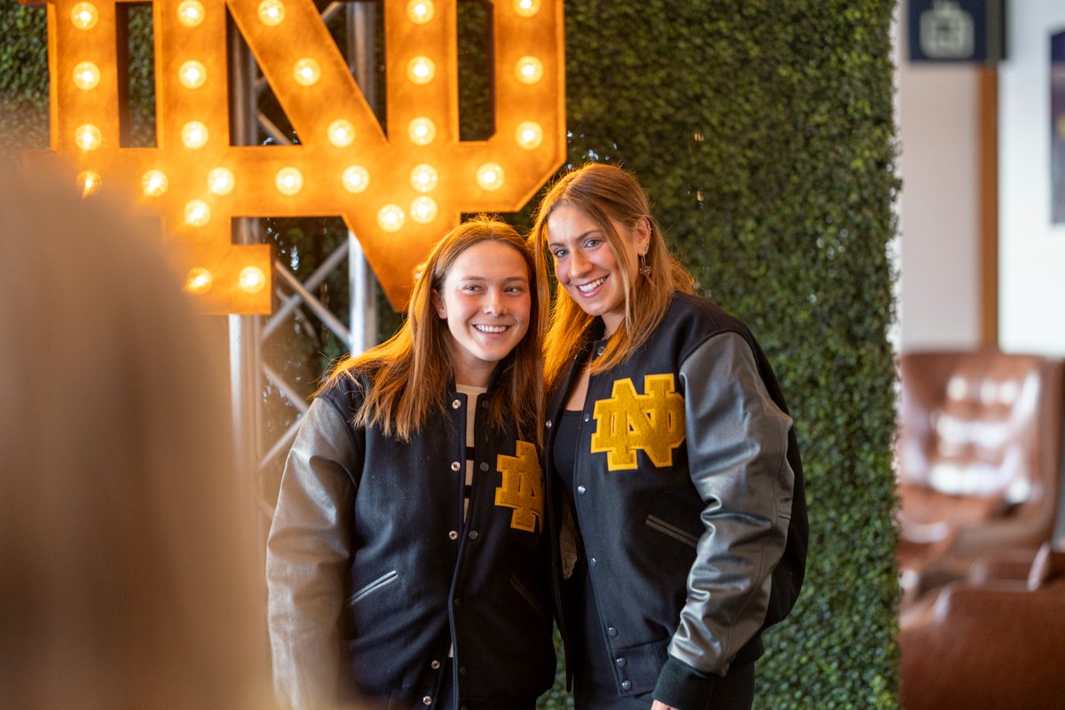 𝙒𝙚𝙡𝙘𝙤𝙢𝙚 𝙩𝙤 𝙩𝙝𝙚 𝘾𝙡𝙪𝙗 ☘️ Congrats to our first-time Monogram winners who received their jackets last night! #GoIrish | @NDMonogram