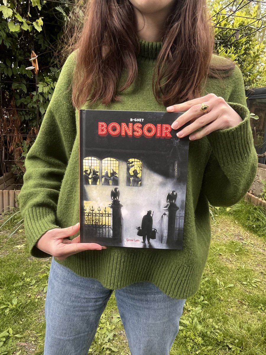 LibrairieLapin's tweet photo. Coralie nous présente une de ses BD #coupdecoeur « Bonsoir » de B-Gnet !
#editionslapin #stripclub #bd #bdhumour #livre https://t.co/QF5xVlozWD