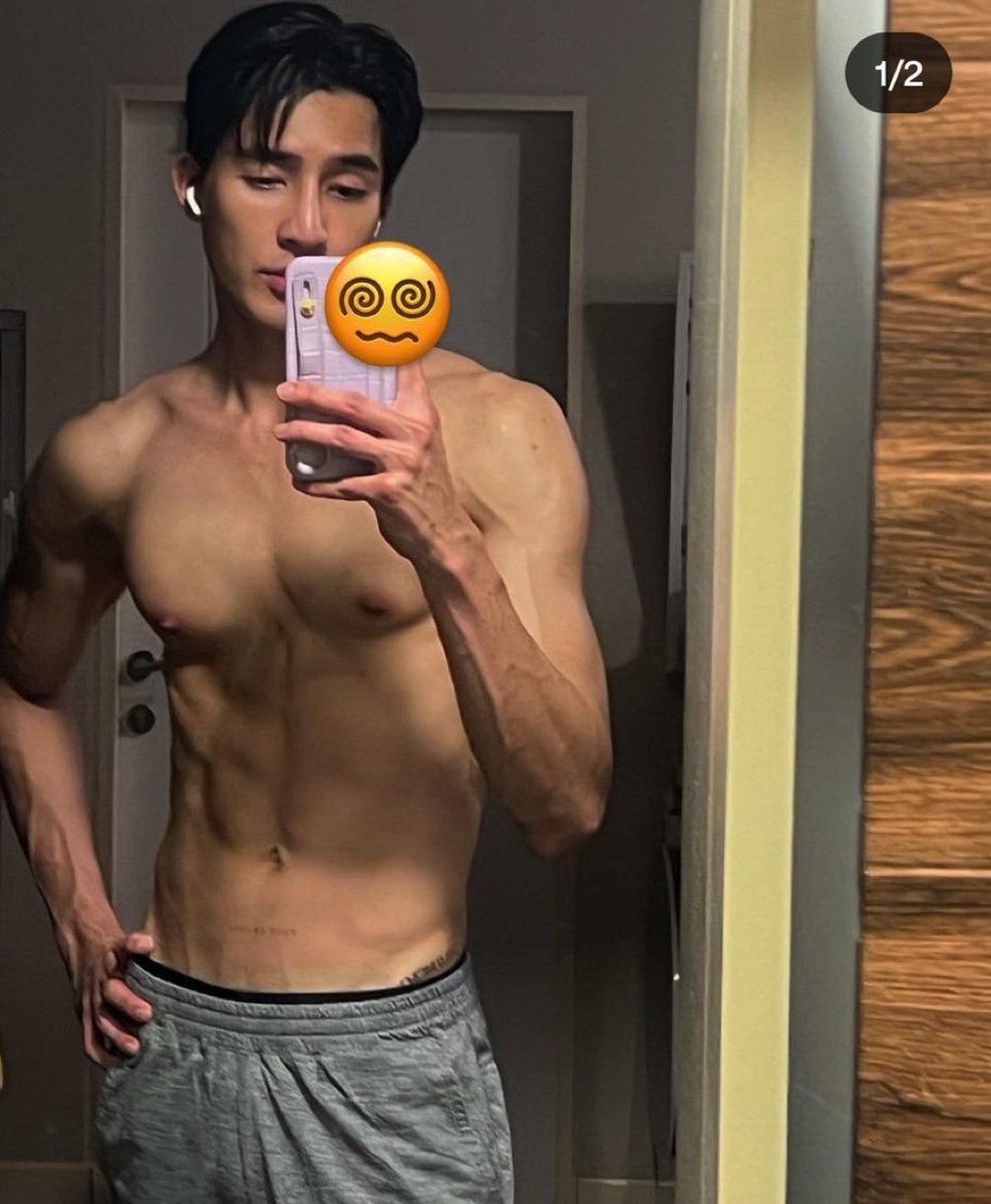 sixteenth26_'s tweet photo. อย่าตัดสินหนังสือจากปกค่ะ ปก men’s health เนื้อหาอาจจะเป็นละครคุณธรรม https://t.co/I2fZYFni9z