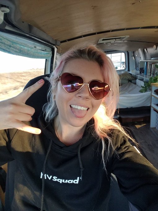 2 weeks 3 days till Xbiz Miami 3 weeks 3 days till I move into my new 🏠! i'M So sToKeD!!! https://t.