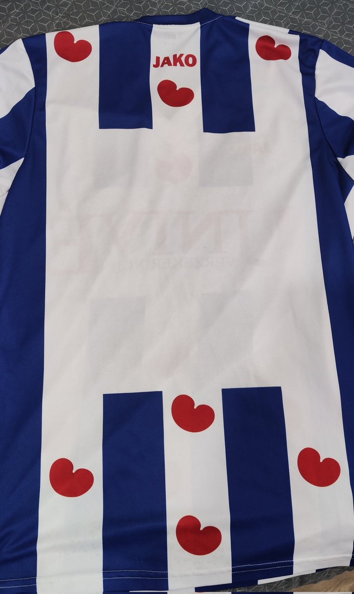 backshadow's tweet photo. @SantiRusso  la camiseta antes  tenía 14, 7 delante y 7 atrás. https://t.co/y4YkDhsUeV