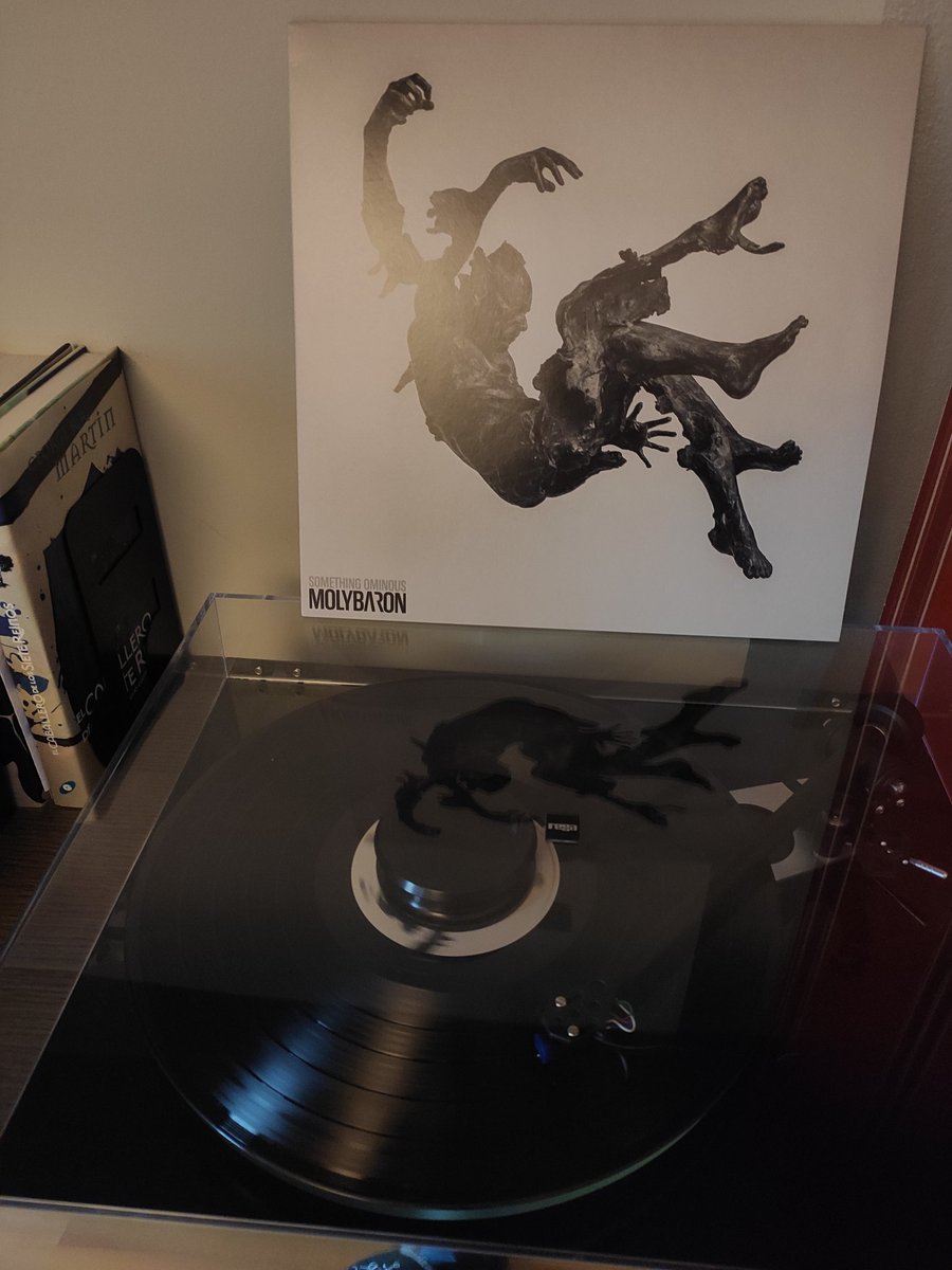 antonijv's tweet image. M'agrada molt, moltíssim la barreja d'estils que prediquen aquests cracks de #Molybaron en els seus àlbums.

Em semblen boníssims, i tinc moltes ganes de tornar-los a veure en una gira pròpia 👌🏽

#NowPlaying #NowListening #vinylrecords #vinylcollection #vinyl #ProgressiveMetal