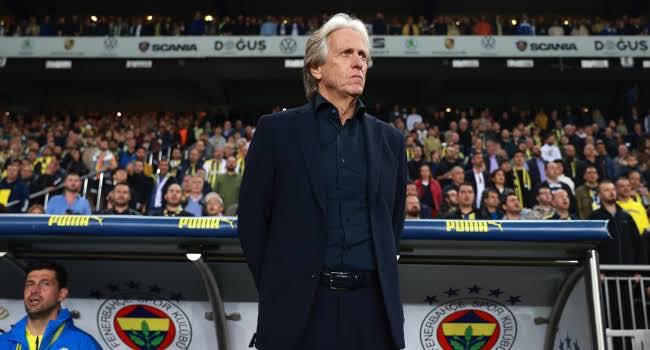 🚨Fenerbahçeli gazeteci Volkan Demir: 'Jorge Jesus, Fenerbahçe'den 7 milyon Euro maaş aldı.'

✅KAP'a açıklanan rakam: 3 milyon Euro