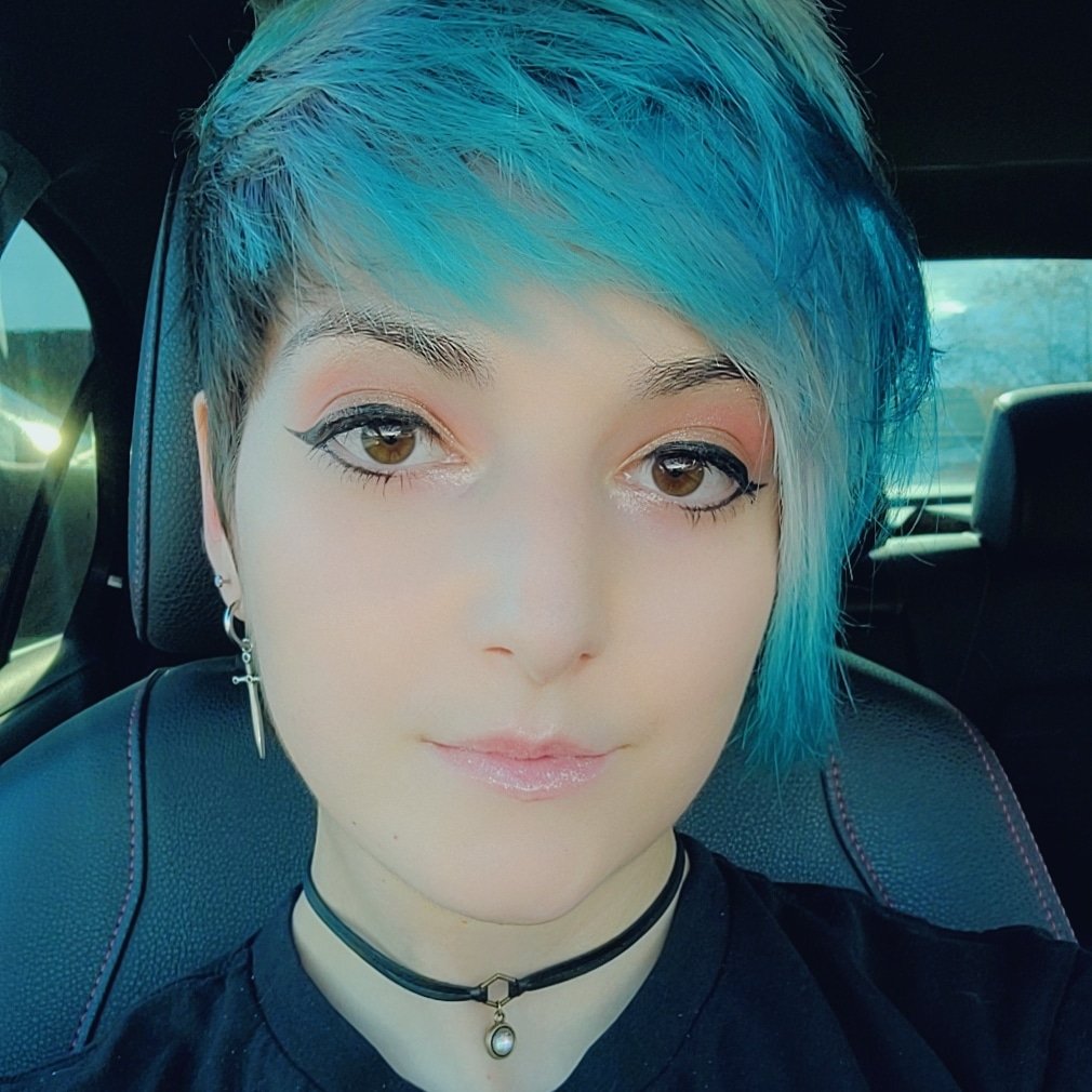 FierceFennec's tweet photo. New pinned intro :)
I go by Emily or Trebin. 🇭🇺 Sometimes a corgi, sometimes fenn, always smol. 
I love cars, motor sports, rainy day naps and my chonky cat. https://t.co/LNNlzVJcqr