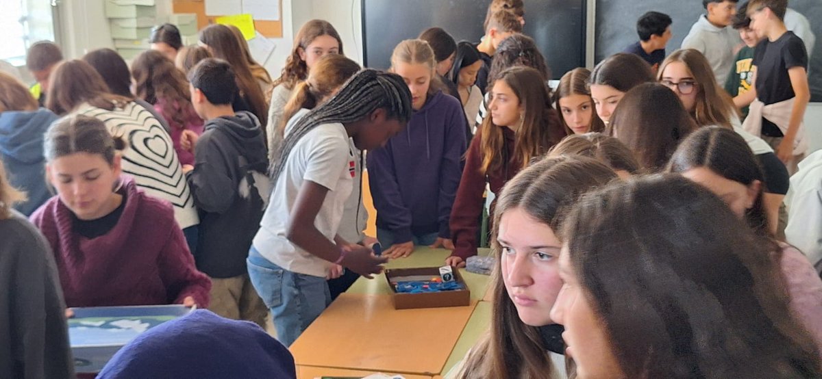 insaferrer's tweet photo. Una delegació d'ambaixadores @insaferrer ha estat convidada a Mallorca per explicar el nostre projecte educatiu i il·lusionar els estudiants de @IBinissalem a impulsar la transformació educativa en el seu centre! Amb els docents @srdelafu i @dalmas_laura Gràcies! #CeFoRe https://t.co/2PZKI2s6L8