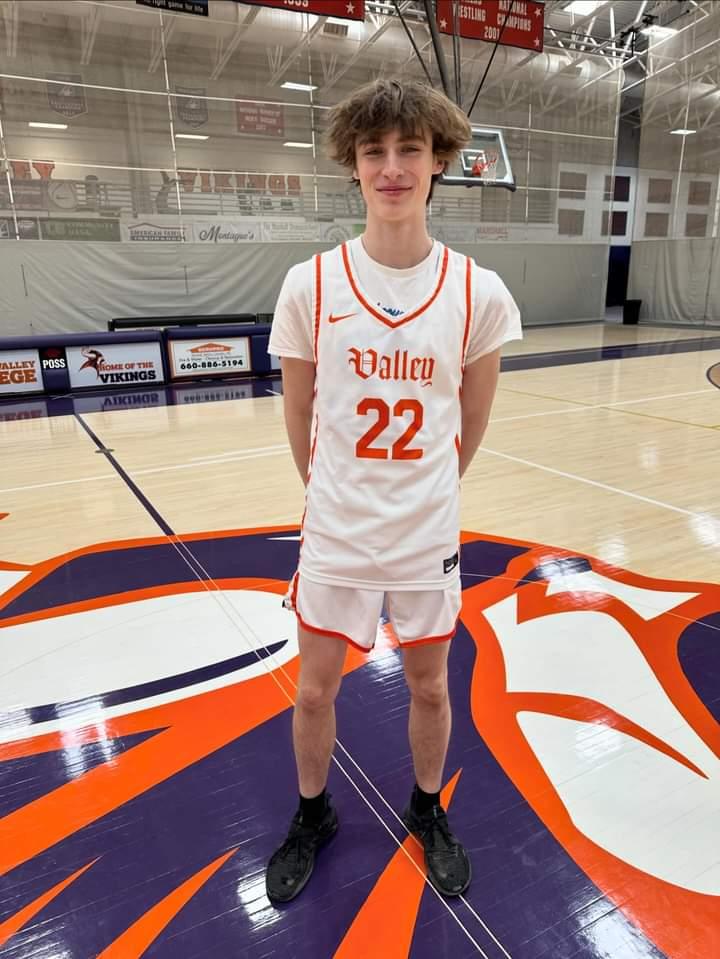 MavericksBCMO's tweet photo. Congratulations @Piersson8 for committing to @missourivalley and continuing to his career. Good luck next year!
@mvcbball 
@PHCircuit 
@PrepHoopsMO 
@LadueBBall https://t.co/fDe5es4TM5