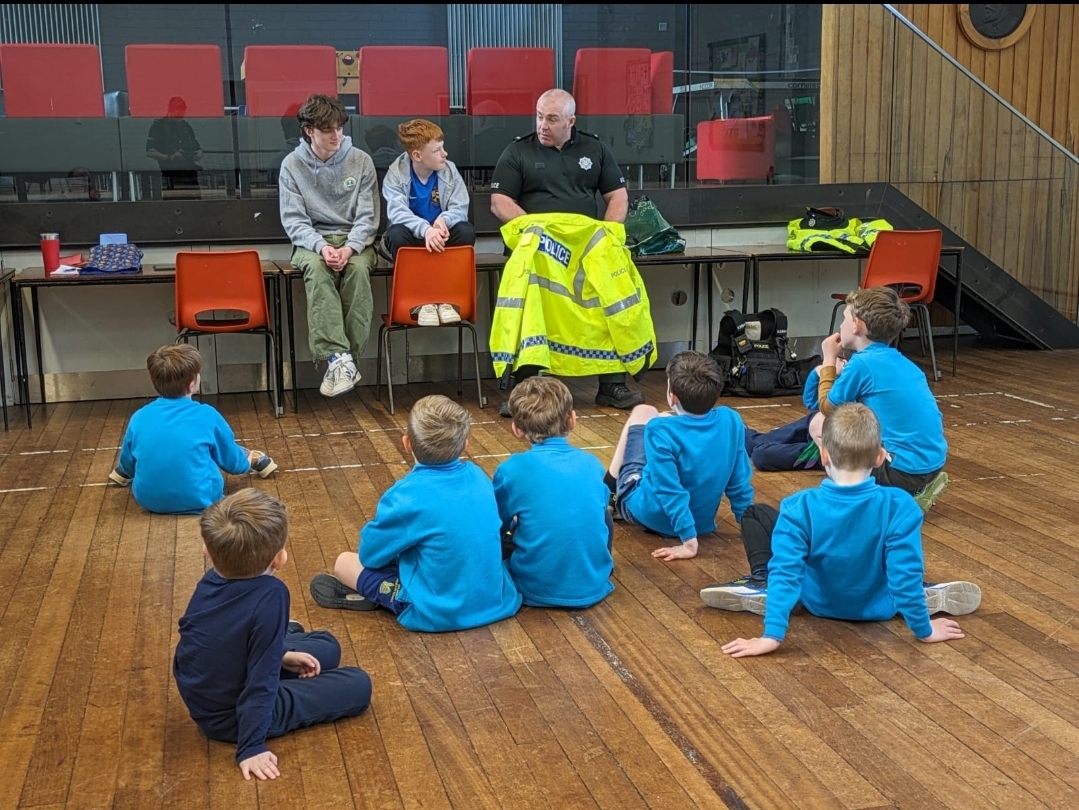 Neighbourhood Officers were invited this evening to Belmont Presbyterian Church. We chatted to the young people of the Beavers scouts as part of their Safety badge. Thanks #WeCareWeListenWeAct