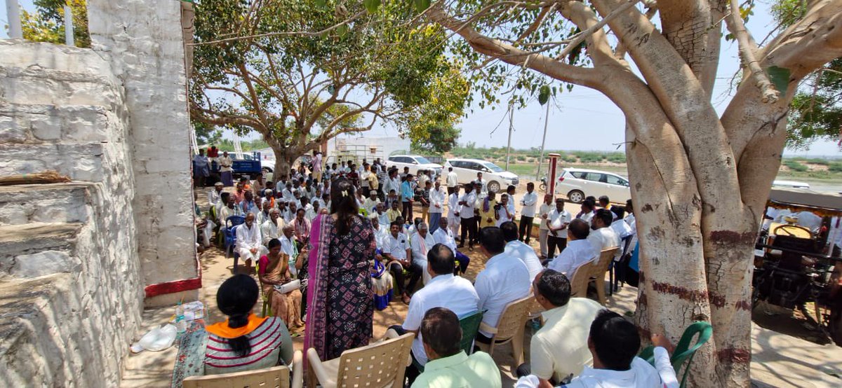 ShradhaAngadi's tweet photo. ಈ ಸಂದರ್ಭದಲ್ಲಿ ನರಗುಂದ ಮತ ಕ್ಷೇತ್ರದ ಶಾಸಕರಾದ ಶ್ರೀ ಸಿ ಸಿ ಪಾಟೀಲ, ಶ್ರೀ ವೀರುಪಾಕ್ಷ ಮಾಮನಿ, ಶ್ರೀ ಸೌರಭ ಚೋಪ್ರಾ, ಶ್ರೀ ಪಂಚನಗೌಡರ ದ್ಯಾಮನಗೌಡರ, ಶ್ರೀ ಜಗದೀಶ್ ಕೌಜಗೇರಿ, ಶ್ರೀ ನೈನಾ ಭಸ್ಮೆ, ಶ್ರೀ ಈರಣ್ಣ ಚಂದ್ರಗಿ, ಶ್ರೀ ದವಲಸಾಬ ಚಿಪ್ಟಿ, ಶ್ರೀ ವೀರುಪಾಕ್ಷ ಯಮಕನಮರಡಿ ಸೇರಿದಂತೆ ಎಲ್ಲಾ ಗ್ರಾಮಗಳ ಹಿರಿಯರ ಪ್ರಮುಖರು ಉಪಸ್ಥಿತರಿದ್ದರು https://t.co/fsAvo6BbSG