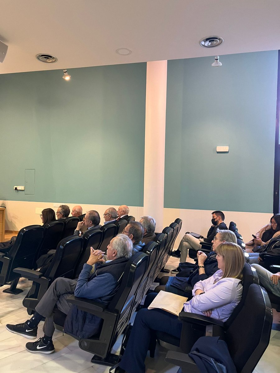 🔴En la Presentación del libro Norberto Bobbio-Gregorio Peces-Barba, "Cartas sobre Socialismo y Democracia, 1978-2000".
Inauguran el acto Ángel Llamas, María del Carmen Barranco y Gema Quintero.