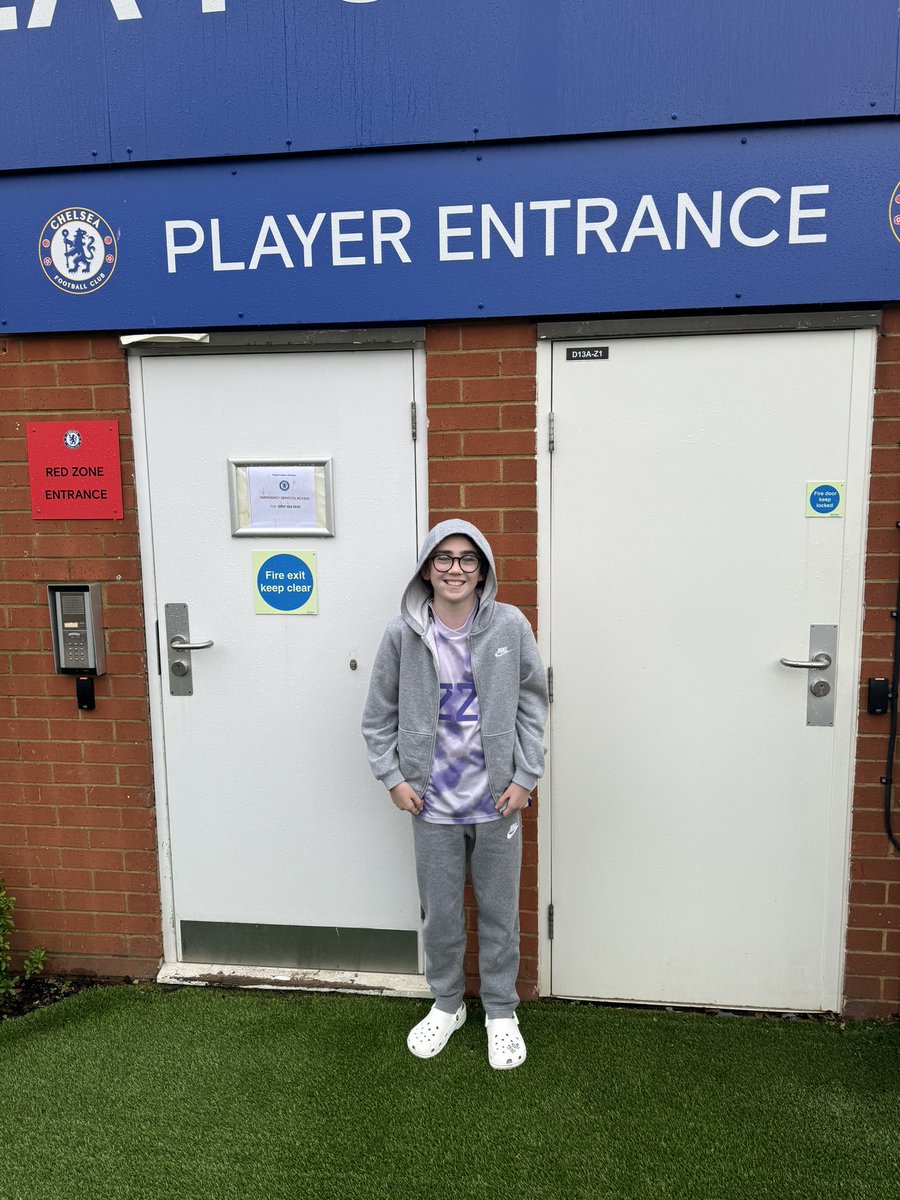 Claire Gormanley tweet media