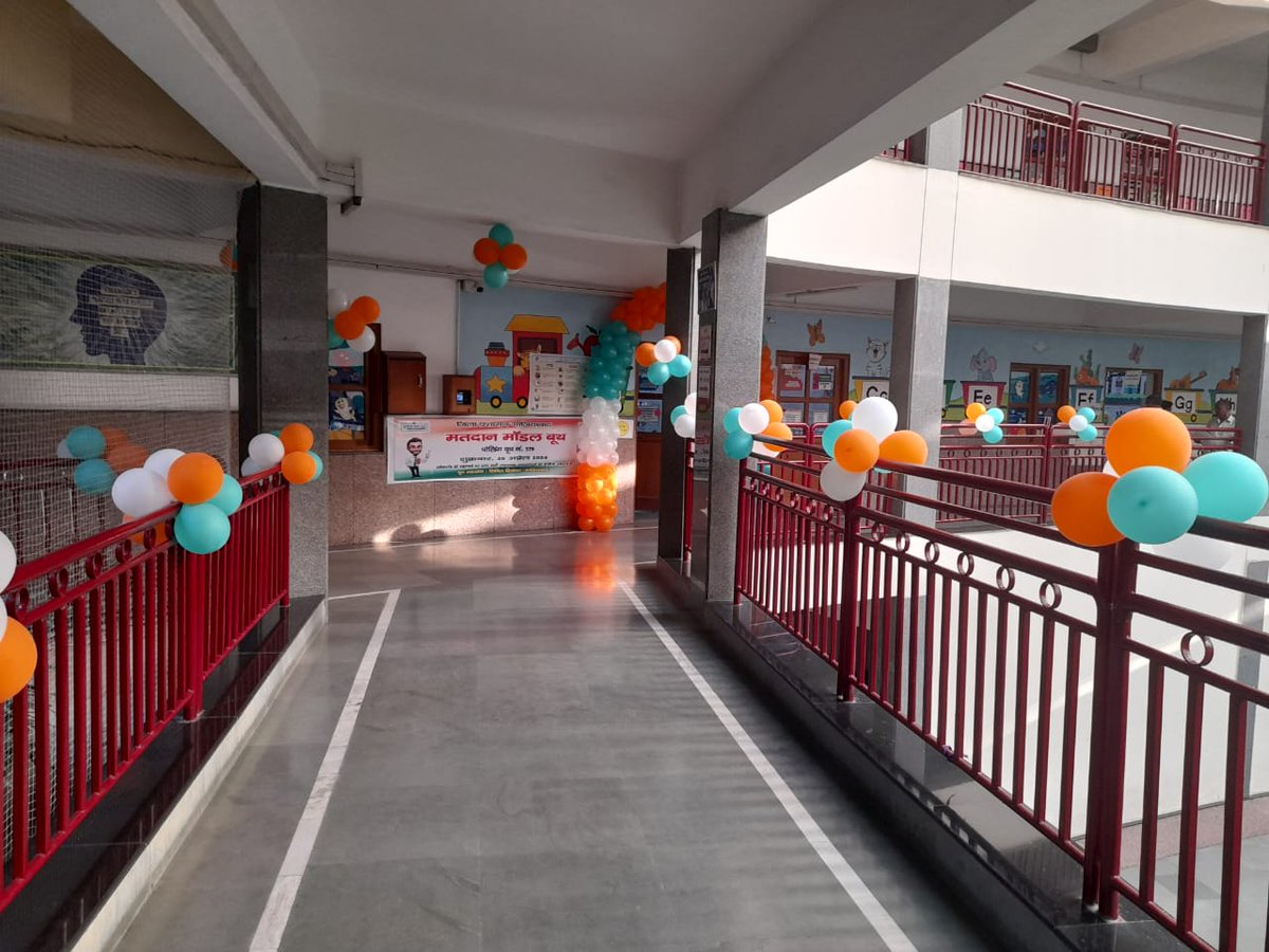 gsveep's tweet photo. Welcoming our guests of honor-
VOTERS on behalf of 'Election Commission of India'with a warm gesture of 'Atithi Devo Bhava'the traditional Indian philosophy of revering Guests.
Aesthetically decorated #modelbooth waiting!
Let's celebrate #ChunavKaParv #DeshKaGarv
#Elections2024 https://t.co/CltWvJW2OK