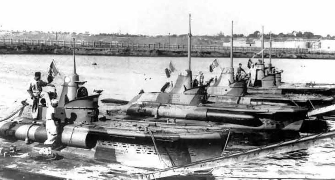 #WW2, on 25 April 1942 the italian 'CB' #minisubmarines destined for the #BlackSea left #LaSpezia, where they #sank three large #Russian #submarines in a few months.

Details: instagram.com/p/C6MXmkjt2sp/

#regiamarina #navy #naval #italiannavy #russiannavy #russianarmy #ww2blacksea