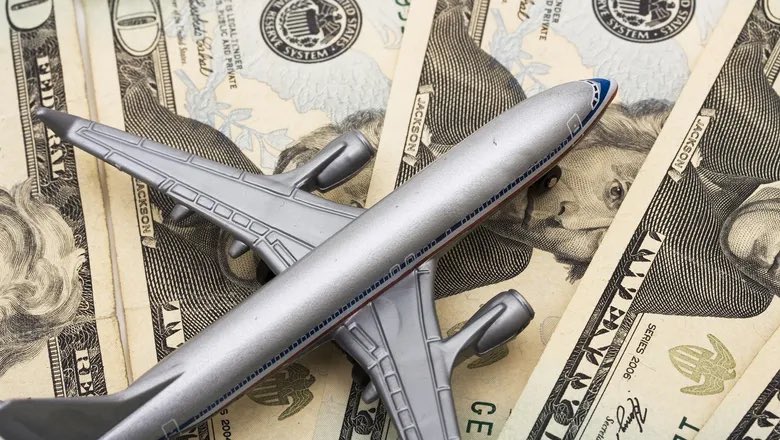 PopCrave's tweet photo. Airlines will soon have to pay you back if they cancel or delay your flight.

Airlines must refund you in cash or your original form of payment — no vouchers. https://t.co/tXwRedEl4L