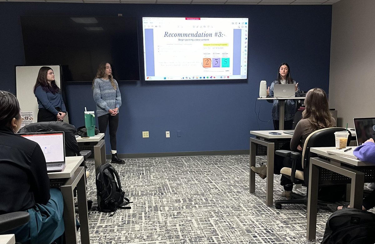 #SocialMediaMarketing students did a phenomenal job delivering final presentations to <a href="/SwensonsDriveIn/">Swensons Drive-In</a> and Blooming Acres! 🍔🪴 #UAkronMarketing