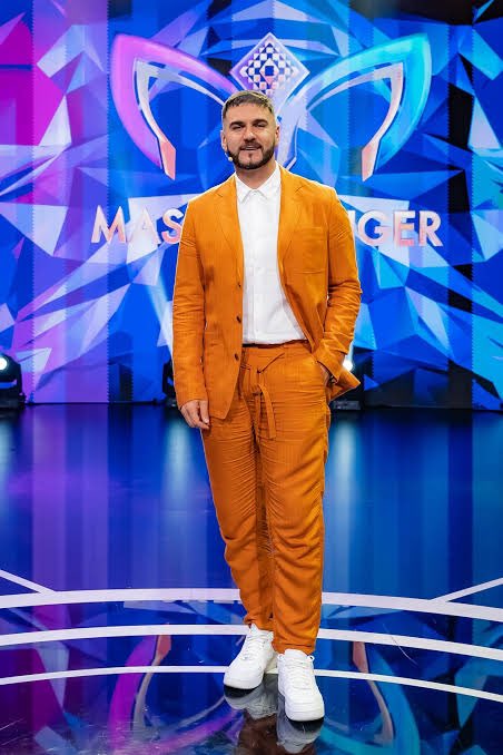 I present to you J’Something, my favourite detective. This is bound to change because they’re all hilarious and sooo good 😂 who’s your fav? #MaskedSingerSA