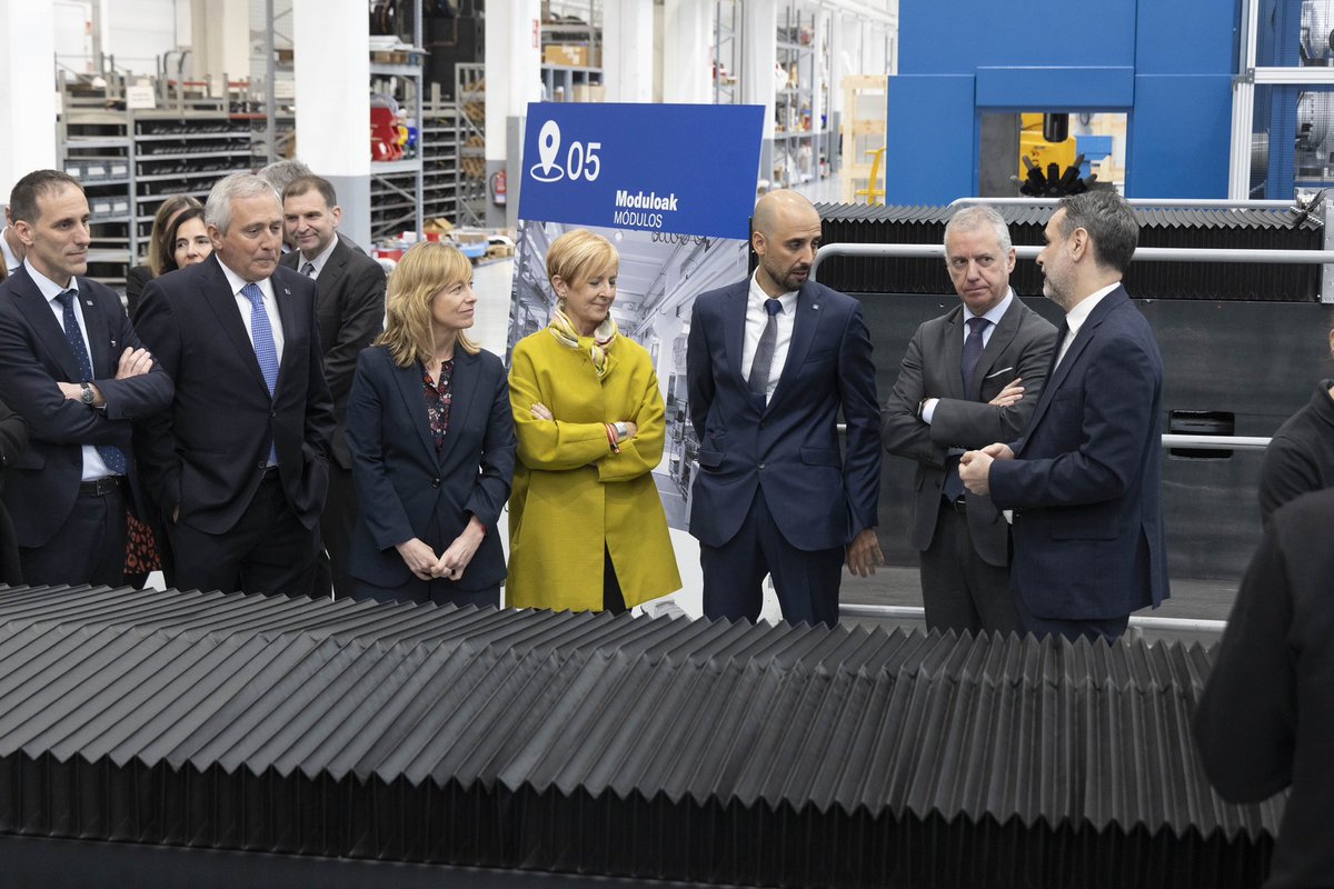 Gipuzkoa's tweet photo. 📍 La visita a @DANOBAT ha servido para celebrar el 70 aniversario de esta cooperativa dedicada a la fabricación de máquina-herramienta. https://t.co/xZMEe7tUIP