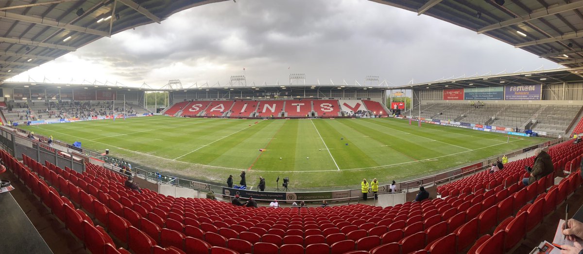 In position at the home of @Saints1890 for the @SuperLeague round 9 fixture against the in form @Giantsrl. Can the Giants join the home team on 12 points or will the Saints return to the top of the Super League. Join @dock2410 and myself live on @talkSPORT2 from 7.45pm 🎙️🏉🎙️