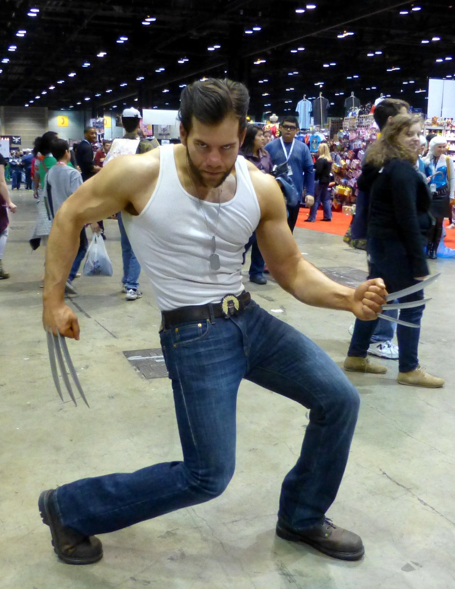 @peepeeex @smoking_crab this guy's cosplay nailed the jeans