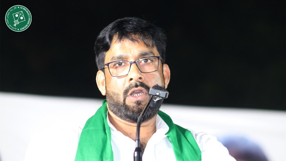 aimim_national's tweet photo. उत्तर प्रदेश के बनारस में अपना दल (कमेरावादी) द्वारा आयोजित PDM गठबंधन की महारैली में अपना दल (कमेरावादी) के उम्मीदवार के समर्थन में AIMIM अध्यक्ष बैरिस्टर @asadowaisi ने एक विशाल जनसभा को संबोधित किया। 

इस मौके पर अपना दल (कमेरावादी) के अध्यक्ष श्रीमती कृष्णा पटेल जी और @pallavi_apnadal जी भी मौजूद थे I

#AIMIM #AsaduddinOwaisi #OwaisiInUttarPradesh #PDM #ApnaDal_K #Banaras #UttarPradesh #India #Bharat