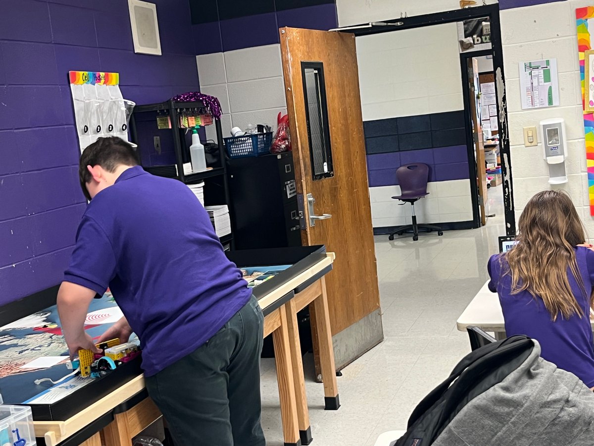 msa_w's tweet photo. The middle school robotics team is gearing up for a robotics scrimmage. Wish them luck at their next competition! #robotics #RoboKnights https://t.co/2XNlqxRPXz