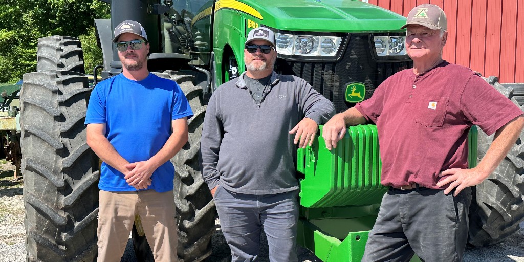 🚜Thank you Thursday! Today, we give a big shoutout to all the hardworking farmers. Your dedication & passion for growing our food doesn't go unnoticed. From sunrise to sunset, you're in the fields making sure we have fresh locally grown food on our tables🍓#ThankAFarmer #VaGrown