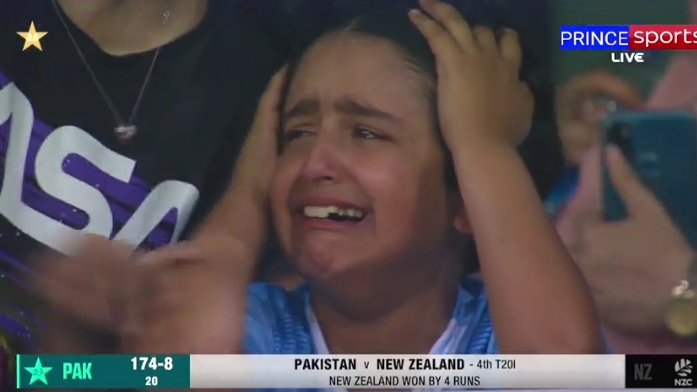 Ohhh little kid don't cry it's just a game! #PAKvsNZ #Pakistan