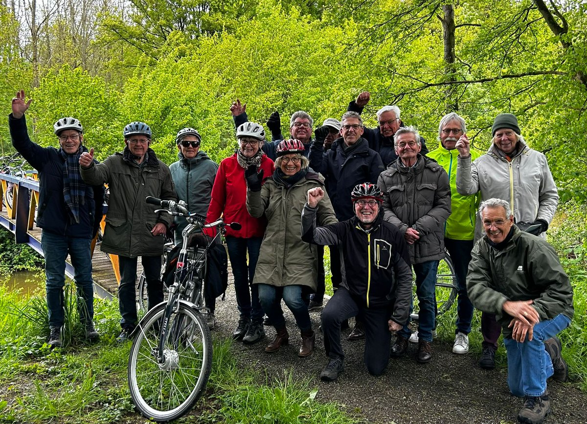 Naast de Fancy Fair die we 20-4-'23 organiseerden bij Ontmoetingspark Buiten in Dronten zamelen we meer geld in voor de uitbreiding van het theehuis op deze ontmoetingsplek waar mensen elkaar kunnen helpen en steunen. Zoals met deze fietstocht! "IJskoud maar ontzettend gezellig!"