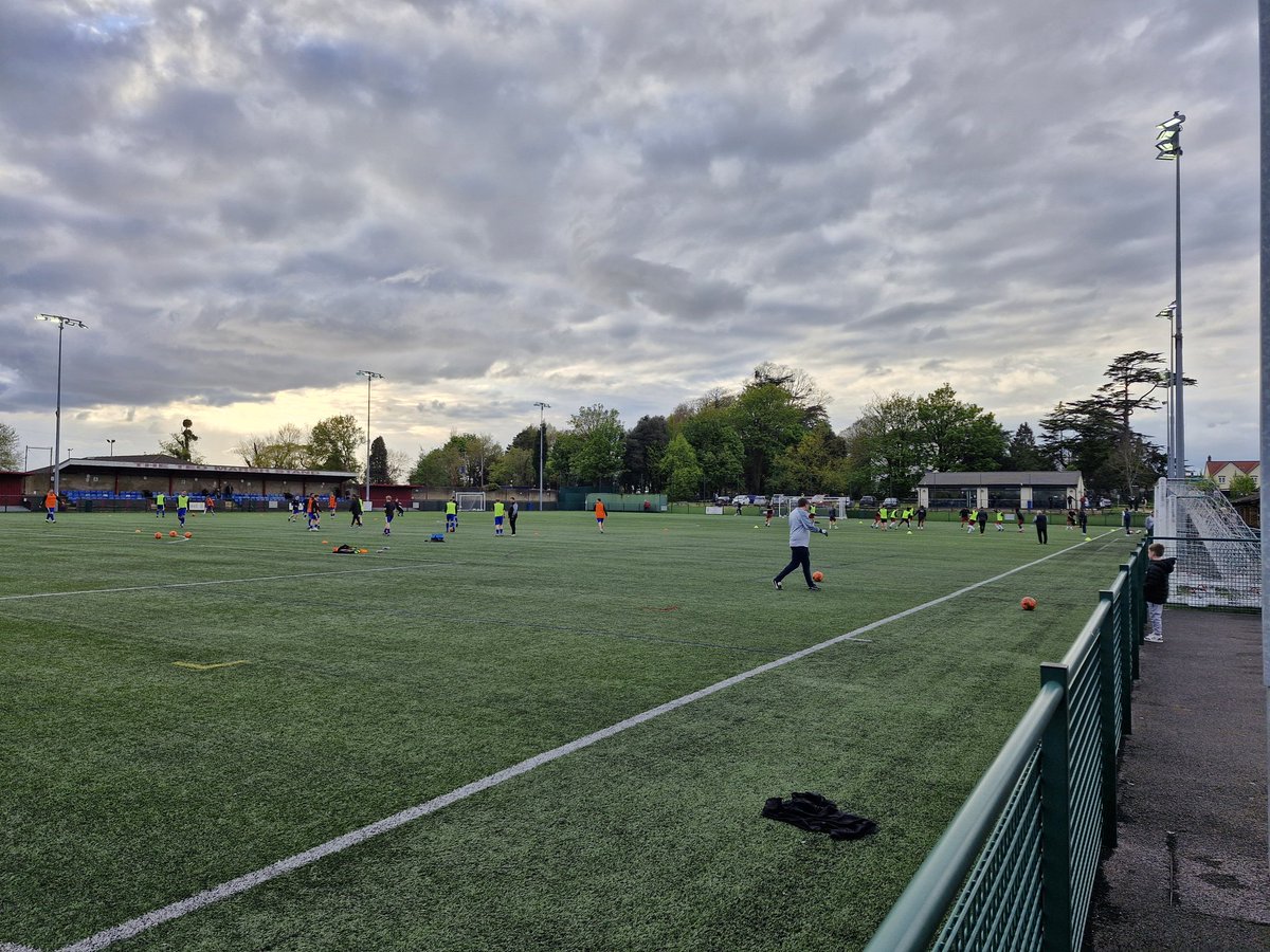 GlosFA's tweet photo. The players are out to warm up here at Oaklands Park 🔥 

25 minutes til kick-off between @MangotsfieldUtd and @SaracensFC! ⚔️

#GlosFA #ChallengeTrophy https://t.co/lc4RnM7X0s