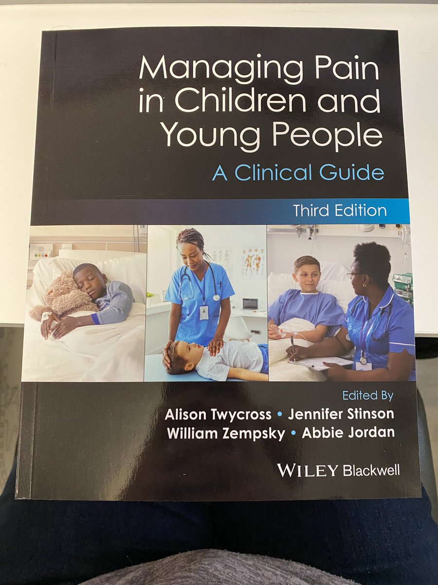 The hard copy arrived today! So proud that together with @LiesbetGoubert & @DrPForgeron we contributed a chapter on paediatric pain as a biopsychosocial experience! Thanks @alitwy @DrJenStinson @Kidspaindoc & @drabbiejordan for the opportunity!